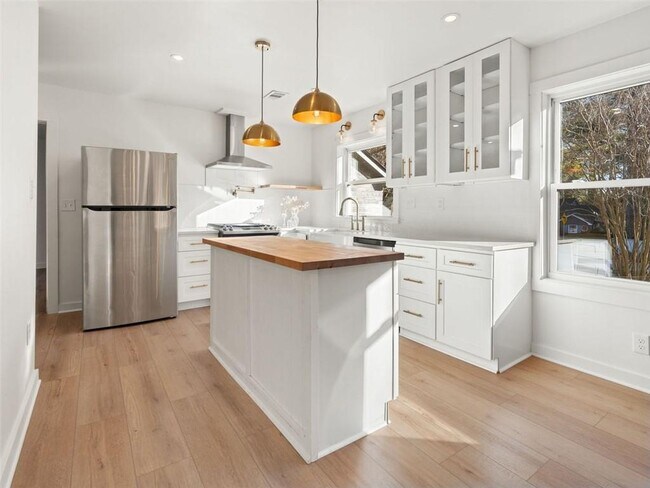 Foto del edificio - 3452 Beech Dr