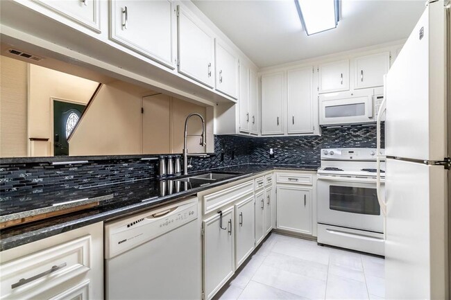Building Photo - 2833 Panagard Dr