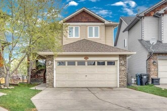Building Photo - 266 Rockborough Green NW