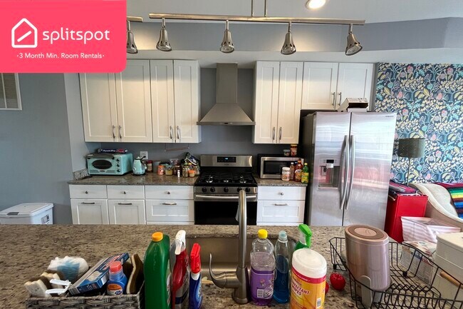 Foto del edificio - Private room in 4 bedroom Washington Apart...