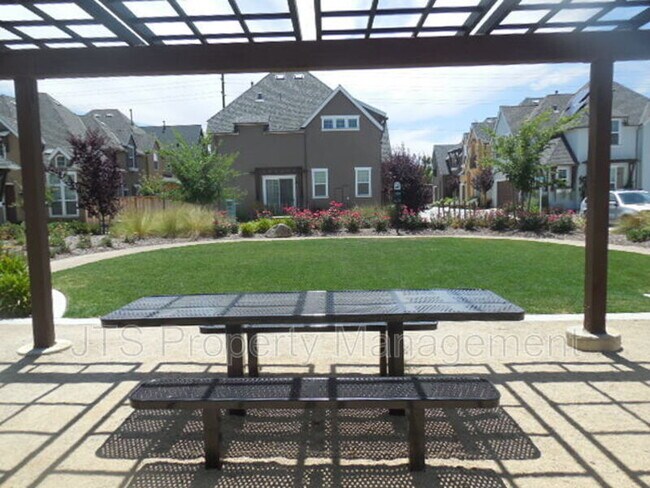 Foto del edificio - 1209 Lavande Dr