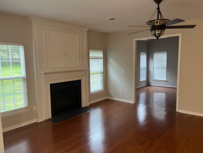 Building Photo - 1018 Fountainbrook Dr