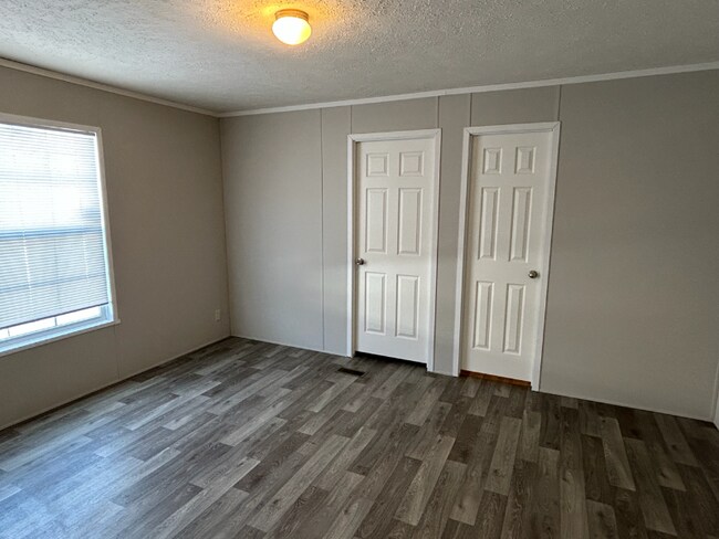 Foto del edificio - 358 Parker Lake Dr