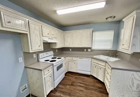Building Photo - Charming 3 Bed, 2 Bath Brick Home on Corner Lot – Fireplace, 2-Car Garage & Conveniently located!
