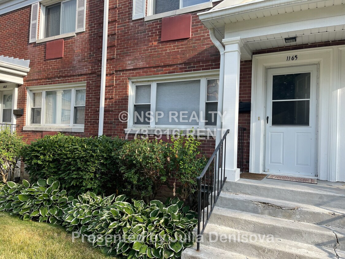 1165 Deerfield Rd, Deerfield, IL 60015 Townhome Rentals in Deerfield IL