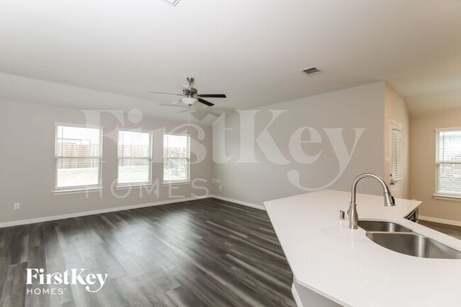 Building Photo - 1301 Renoir Dr