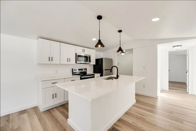 Foto del edificio - 393 Knollwood Rd