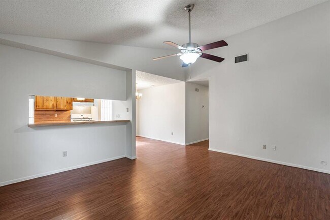 Foto del edificio - 4509 Brown Bark Pl