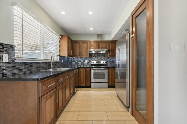Foto del edificio - 5217 W Carol Ave