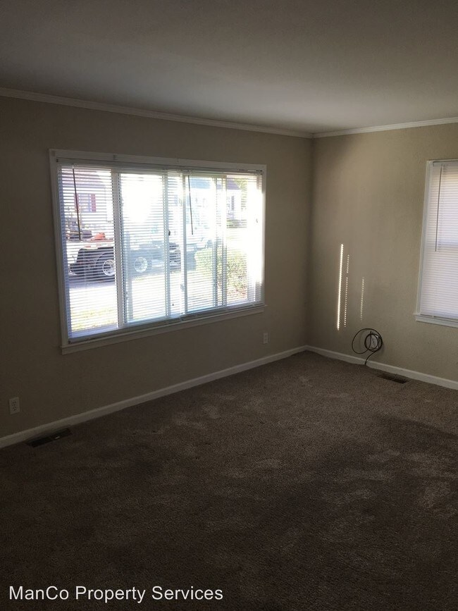 Building Photo - 2116 E Bataan Dr