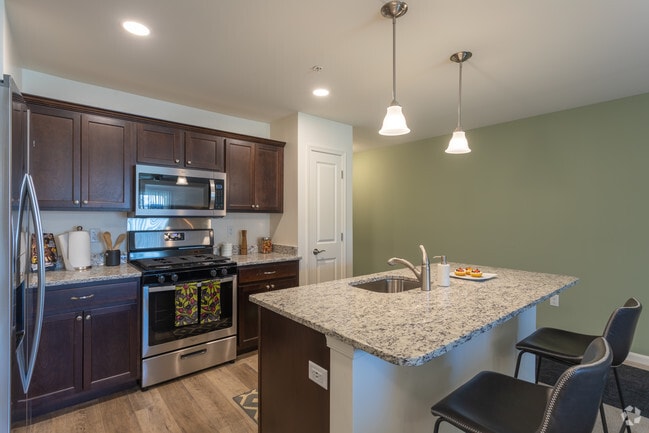 Apt 3515 - Hampden Greene