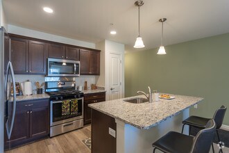 Apt 3515 - Hampden Greene