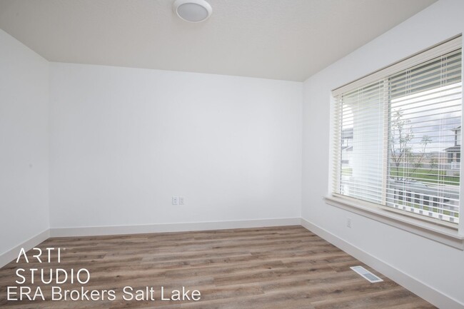 Building Photo - 6 br, 3.5 bath House - 4678 Eyrie Peak Ln.