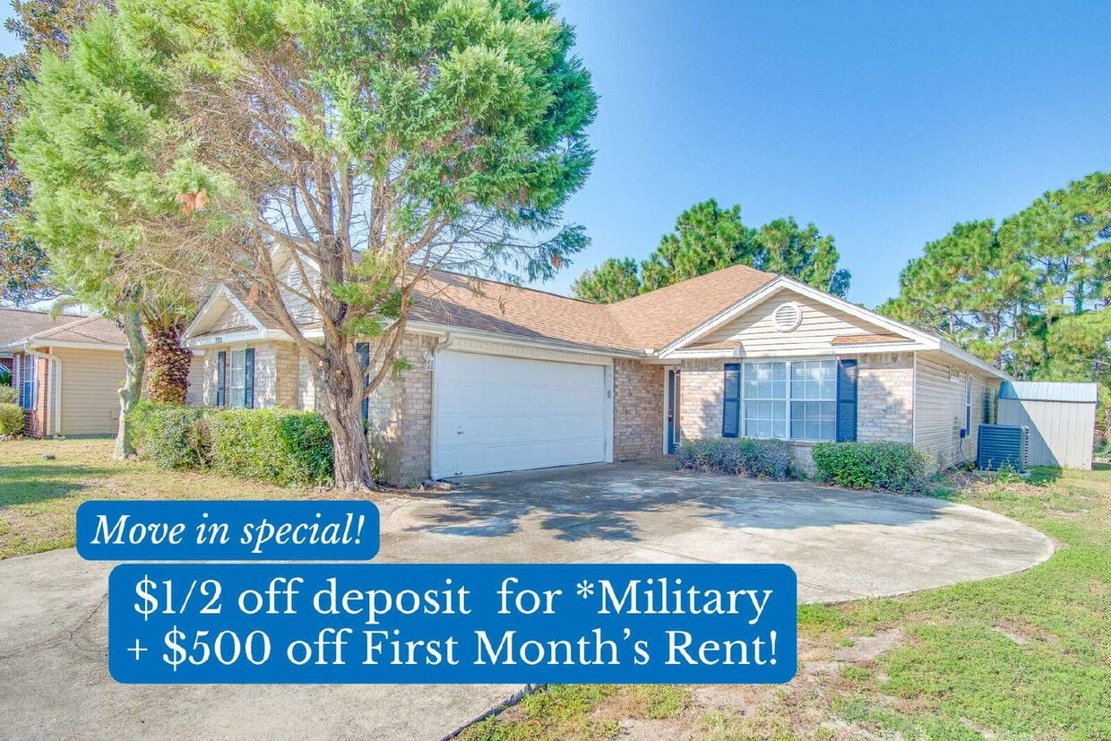 Foto principal - Lakefront Shadow Lakes Home – $500 Off Fir...