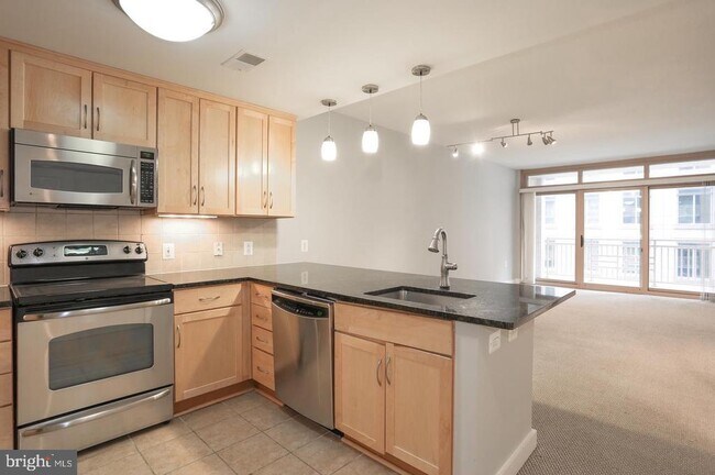 Foto del edificio - 888 N Quincy St