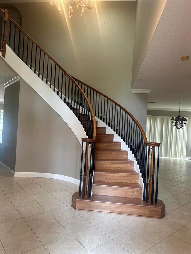 Building Photo - 2229 Ridgewood Cir