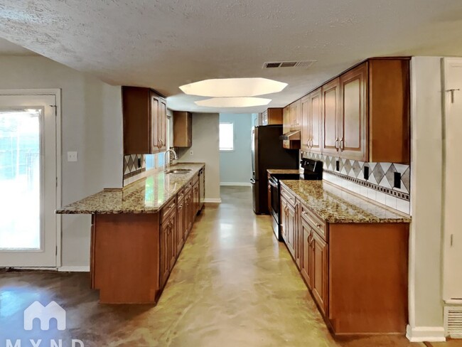 Building Photo - 3816 Walnut Dr