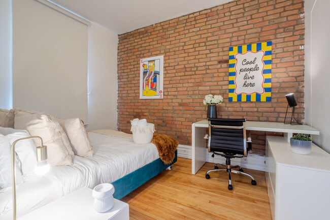 Photo du bâtiment - 4837 Rue Clark