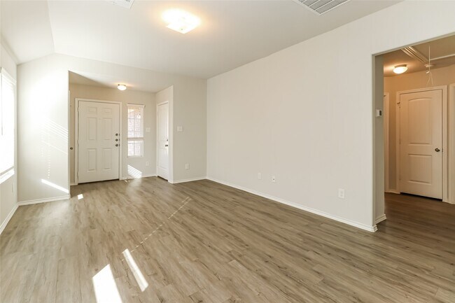 Foto del edificio - 2860 Briggs Dr