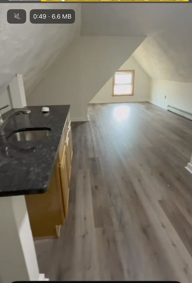 Building Photo - 616 Adams Ave