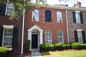 Building Photo - 3564 Alexandria Ave