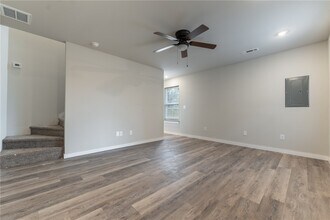 Building Photo - 1370 N Porter Rd
