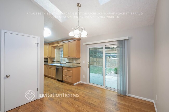 Foto del edificio - 4615 Ceylon Ct