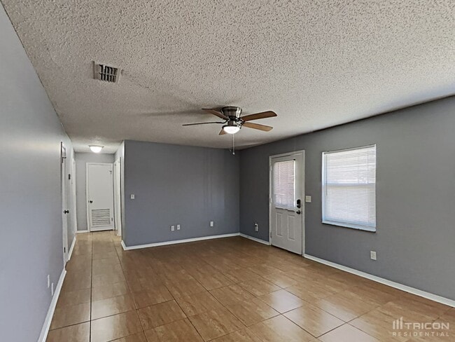 Building Photo - 152 Mante Dr