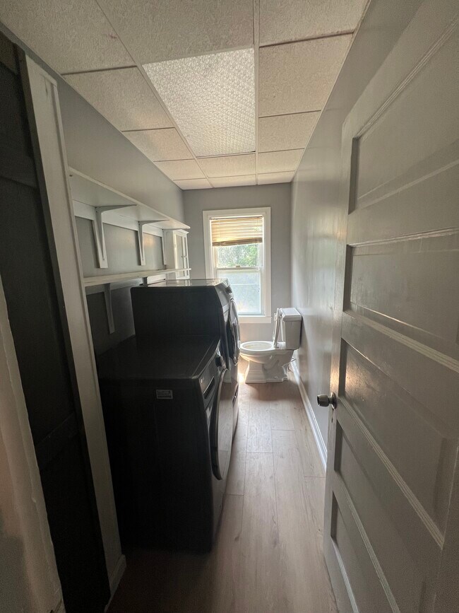 Building Photo - 14 Sayles Ave