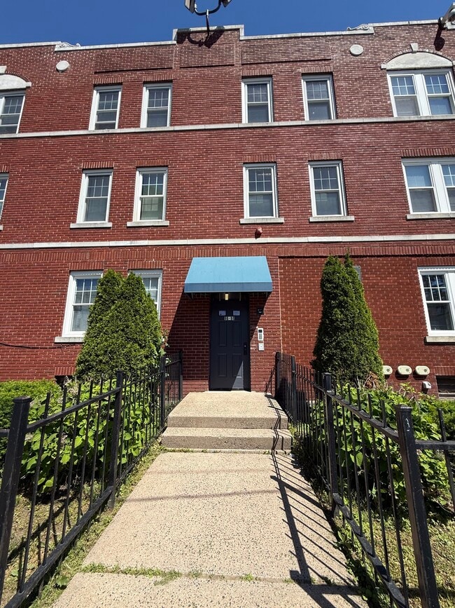 Building Photo - 655 Garden St