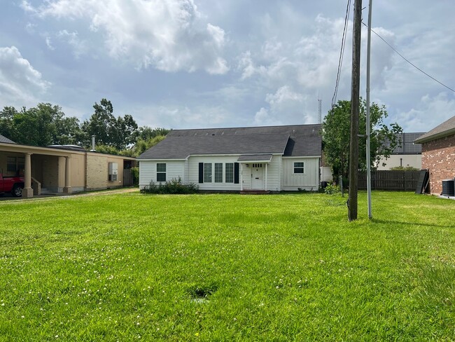 Building Photo - 525 Farquhar St