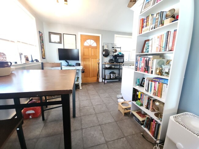 Foto del edificio - 1 Bedroom Condo for Rent $2,400