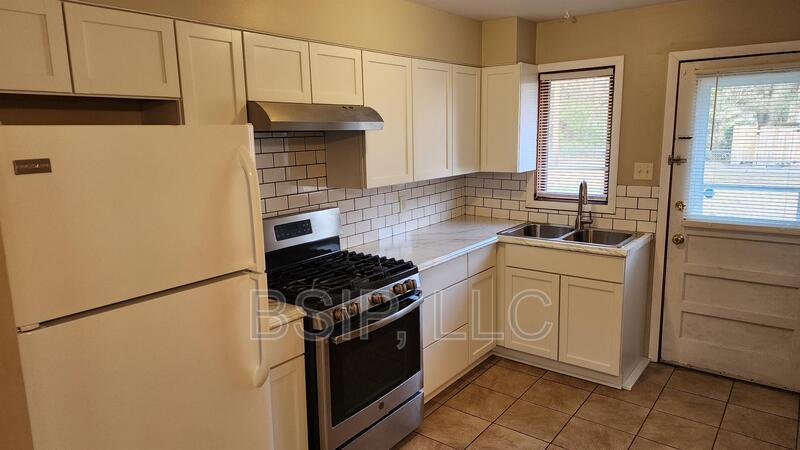 Primary Photo - 502 NE Freeman Ave