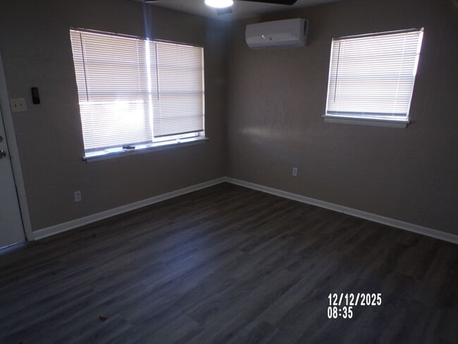 Building Photo - Great re-do