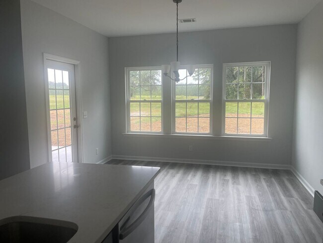 Foto del edificio - FOR RENT