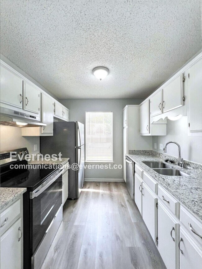 Foto del edificio - 5883 Garden Walk W