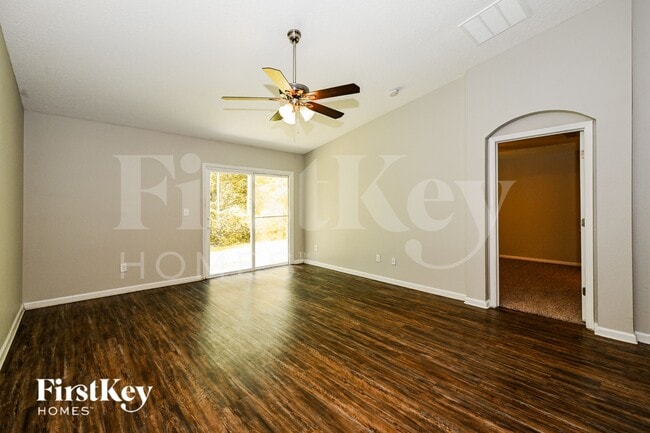 Foto del edificio - 403 W New England Dr