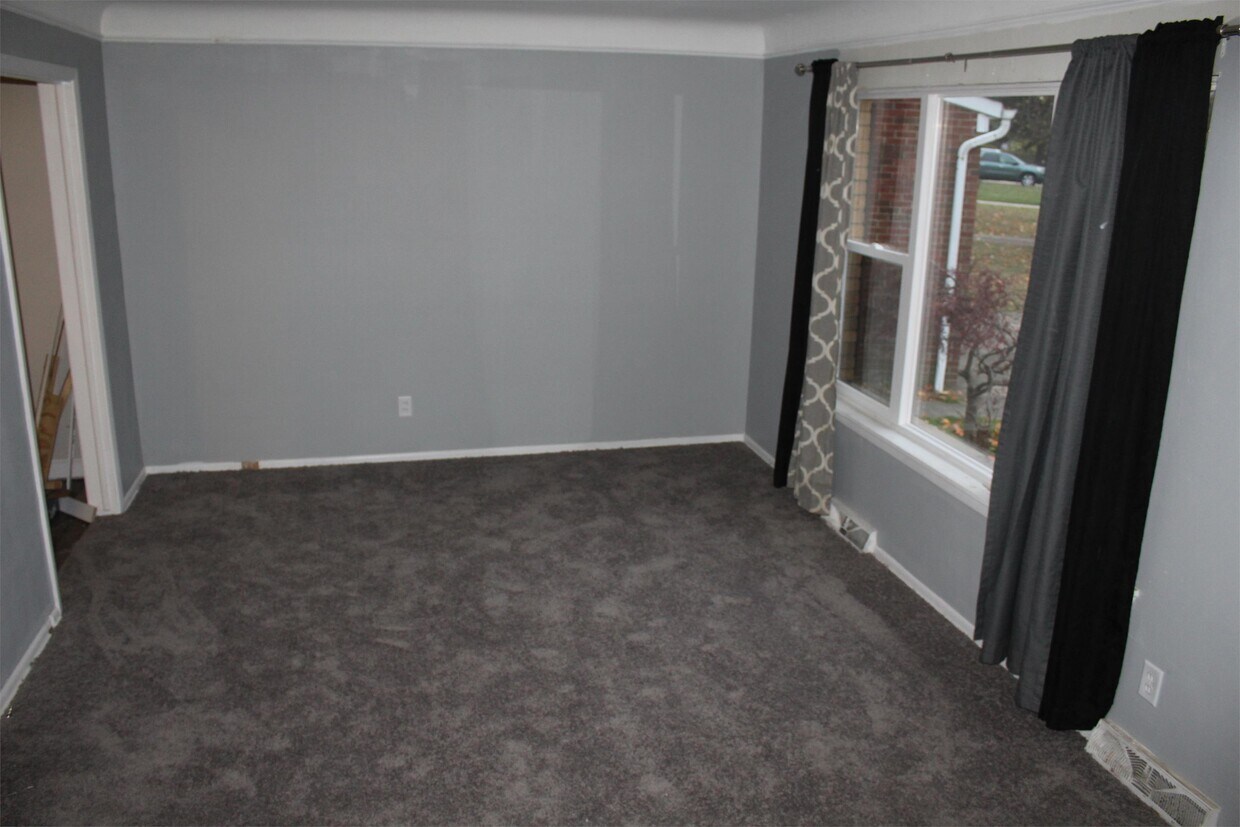 Primary Photo - 5261 Kenton Ave