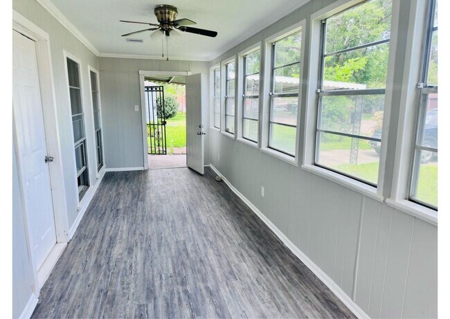 Foto del edificio - 4914 Kelso St