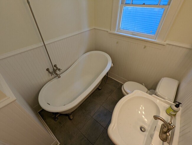 Building Photo - 3 br, 2 bath House - 835 31st Ave
