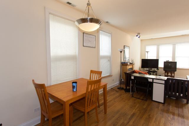 Foto del edificio - 1720 W Beach Ave