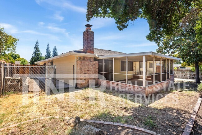 Foto del edificio - 4005 Heather Hill Way