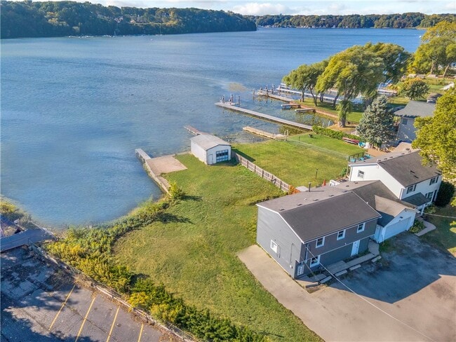 Foto del edificio - 227 Lake Rd