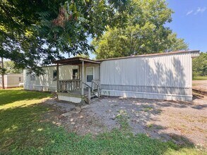 Building Photo - 225 Community Dr