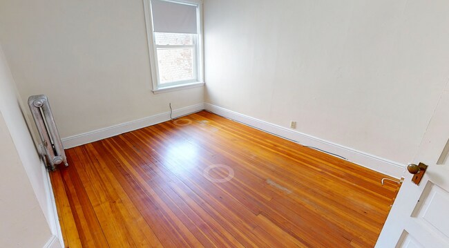 Foto del edificio - Avl 9/1! No Fee! Sunny 3BR on Brighton/Bro...