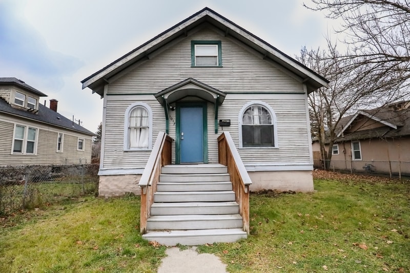 Primary Photo - 1017 E Augusta Ave