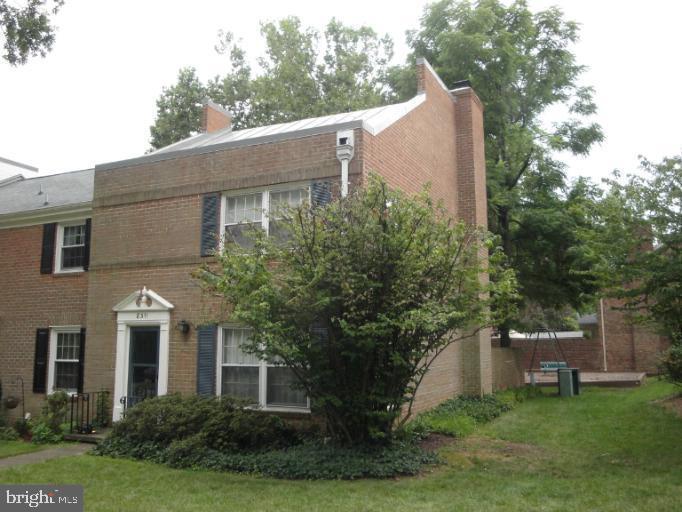 8311 Forrester Blvd, West Springfield, VA 22152 Townhome Rentals in