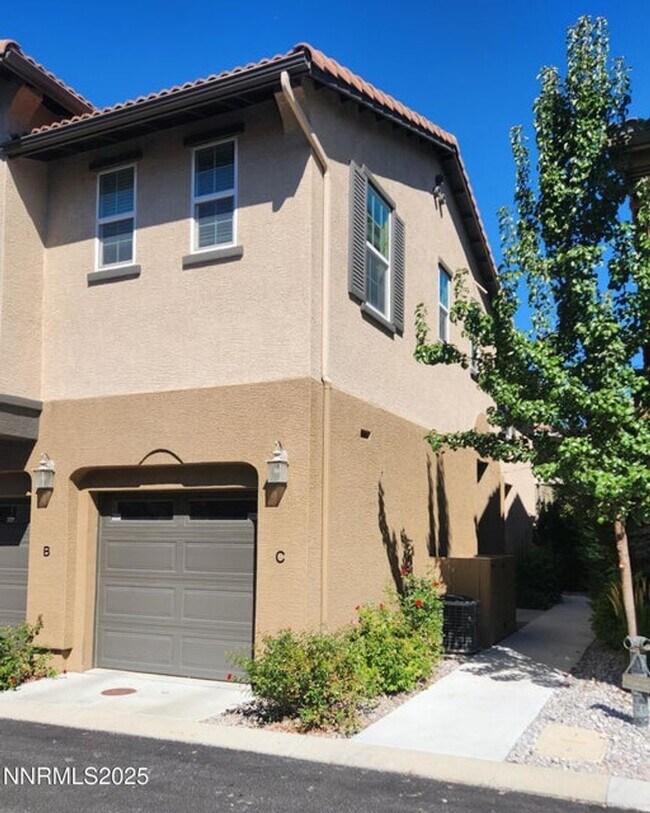 Foto del edificio - 2 bedroom 2 bathroom 1 car garage townhouse