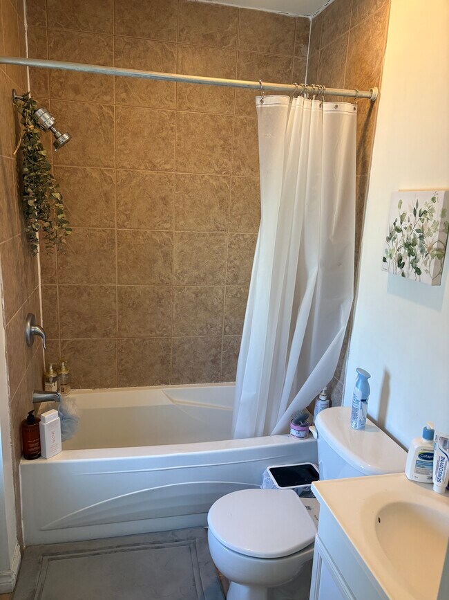 Photo du bâtiment - 1124 Main St W