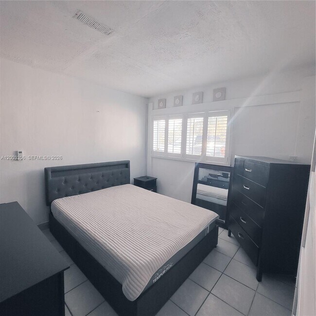 Foto del edificio - 3405 W Lake Pl